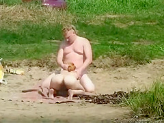 Naked blonde was enjoying a swim