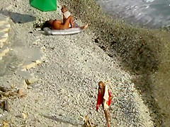 Horny couple spied on a beach