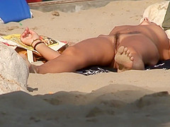 Big butt fucked under an umbrella