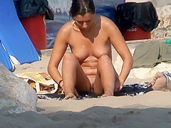 Big butt fucked under an umbrella