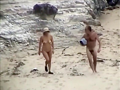 Nice ass view while she gives head