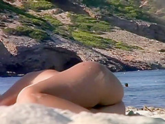 Hot women peeped on at the beach