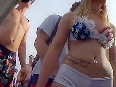 Voyeur catches sex on a sandy beach