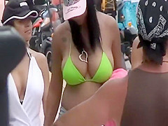 Big natural tits craving for attention