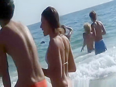 Nice round ass chick in bikini