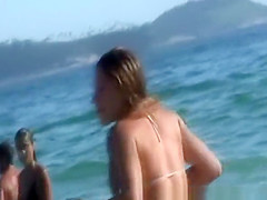 Nice round ass chick in bikini