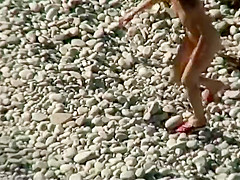 Voyeur checks her ass and pussy