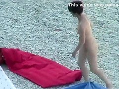 Voyeur checks her ass and pussy