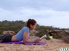 Two Complete Strangers Have Incredible And Unexpecte With Alberto Blanco