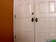 Kissingis - Emily And Florence - Lesbian