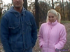 Babe pissing outdoors then spreads pussy in kinky session