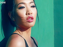 Reina Strips Naked In Tennis Court