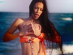 Erotic And Sensual Masturbation On The Beach - Mya Diamond