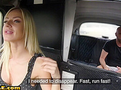 Bigtit cabbie publicly riding passenger on the backseat
