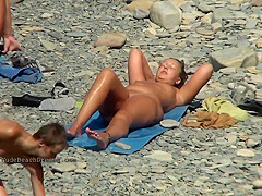 Spy Vids Of Beautiful Young Nudist Girls Naked In The Sea