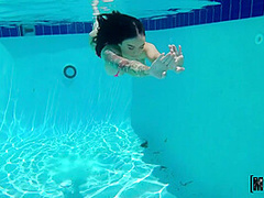 Bikini Squirters 720p - Abella Danger