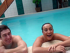 Sexy Brunette Lassie E Pronto A Soddisfare Il Proprietario