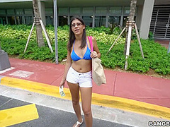 Victoria Valencia In Doesnt Speak English
