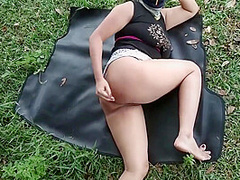Ajanabi Se Jangle Me Dhudvaya Pati Ke Samane Vo Video Banaya