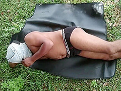 Ajanabi Se Jangle Me Dhudvaya Pati Ke Samane Vo Video Banaya