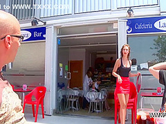 Waitress Accept Invitation For Public Sex With Two Strangers 20 Min
