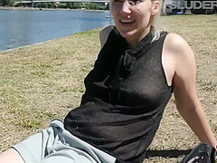 Exhibitionistische Milf Zeigt Ihre Titten In Der Offentlichkeit Und Wird Gebumst L - Daddys Luder