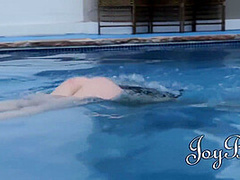 Samantha Bentley In Banging Busty In The Pool