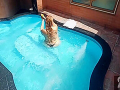 Esta Milf Argenta Te Deslecha En Piscina Mientras Te Termina De Criar Con Sus Enormes Tetas!...su Whatsapp En El Video... 7 Min