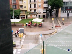 (pov) Preciosa Milf Italiana Chupando Bajo Lluvia Con - Victor Bloom