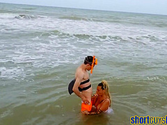 Bigtit babe gives head before outdoor fucked by short guy