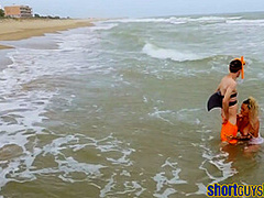 Bigtit babe gives head before outdoor fucked by short guy