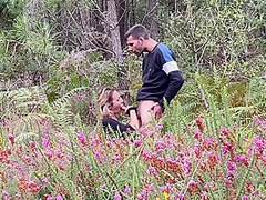 Couple Tres Chaud Baise Fort En Exterieur Et Fini Par En Faciale