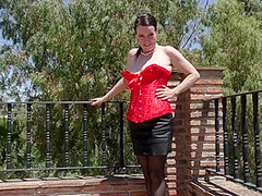 Naughty Mom Playing With Herself In The Sun - MatureNL