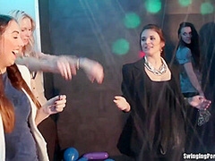 Wet Party Lesbians Fingering Quims