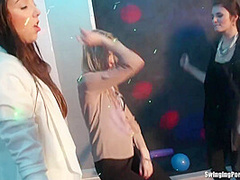 Wet Party Lesbians Fingering Quims