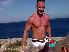 4k - Hilfe Selfi Klau - Blonde Geile Sau Im Urlaub Gefickt