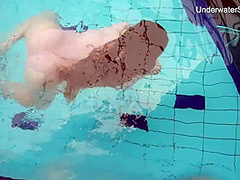 Redhead Simonna Showing Her Body Underwater