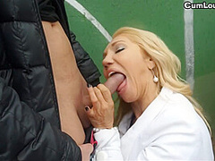 Ginger Hell - Gives A Perfect Blowjob In Public