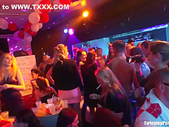 Party Chicks Have Fun In The Club