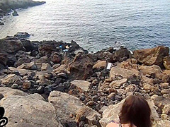 Mi Esci Le Minne?! Bocchino Sulla Scogliera Al Mare