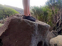 Mi Esci Le Minne?! Bocchino Sulla Scogliera Al Mare