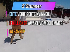 Store Naturlige Pupper Jente Far En Massiv Cumshot