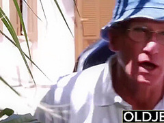 Young Girlfriend Caught Fucked Old Man She Sucks Dick