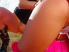 Zwei Lespen Gehen Gassi With Camila Rios