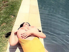 Hello Yellow-solo 720p - Leanne Crow
