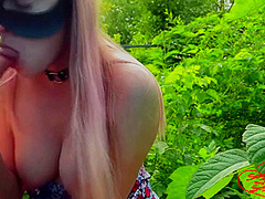 Pussy Loves To Suck Cock In The Garden - Soboyandsogirl