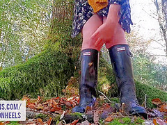 Flashing And Pissing In The Forest