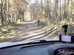 Spotkalem Ja W Lesie, A Wyruchalem Nad Jeziorem. Ja Pomoglem Jej A Ona Mi