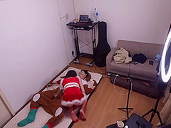 クリスマスにサンタコスプレした彼女は首輪で調教しながらグラインド騎乗位で中出しを求めてきました Japanese Christmas Creampie In Present Sex
