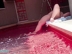 Camera De Seguranca Filma Esposa Traindo O Marido Na Piscina Com O Cunhado